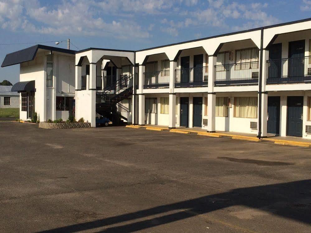 Hutchinson Inn Exteriör bild