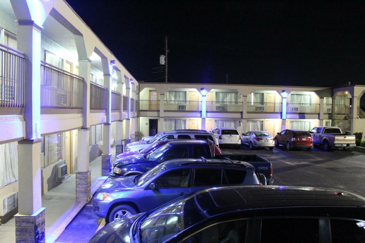 Hutchinson Inn Exteriör bild